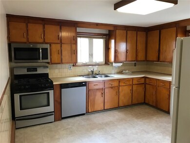 170 Cameron St, Pawtucket, RI 02861 - photo 2