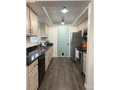 1021 Carolina Rd, Umatilla, OR 97882 - photo 4