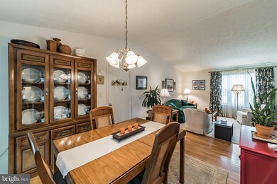 8406 Glade Ct, Columbia, MD 21046 - photo 5