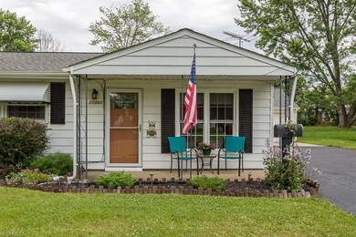 Quaint covered front porch!