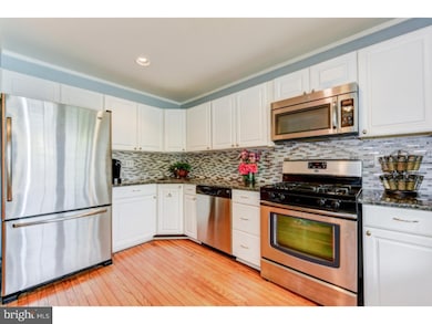 402 Snowflake Cir, Norristown, PA 19403 - photo 3