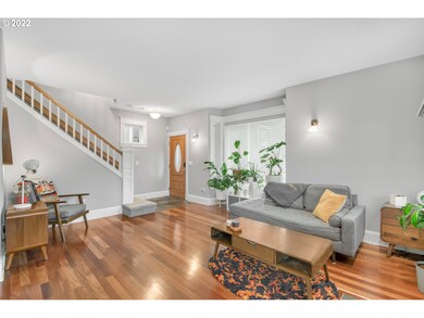 Living Room/Entrance