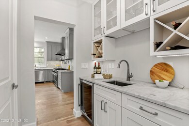 Butler's Pantry w/Wet Bar & Wine Cooler