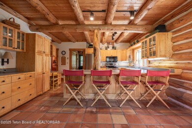 Eat-in Kitchen