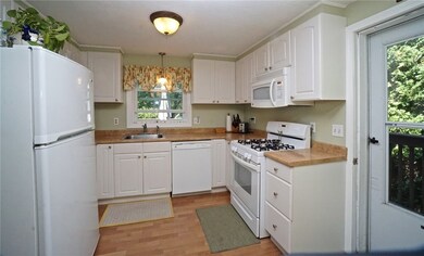 This Kitchen is 10' x 10'.