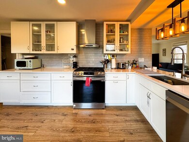 10712 Warwick Ave, Fairfax, VA 22030 - photo 5