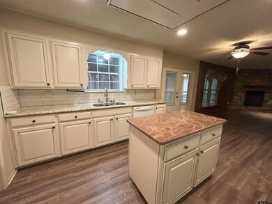 2800 Aspen St, Kilgore, TX 75662 - photo 5