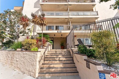 612 S Barrington Ave unit 317, Los Angeles, CA 90049 - photo 3