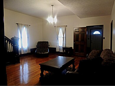Spacious living room