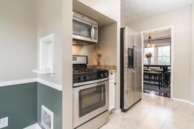 3208 Wicklow Rd, Columbus, OH 43204 - photo 5