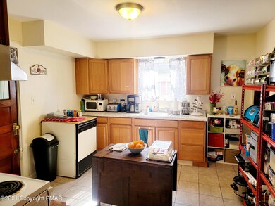 1124 W Main St, Stroudsburg, PA 18360 - photo 6