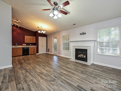 1026 Valley Forge Dr, Clover, SC 29710 - photo 4