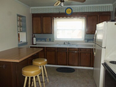 207 W Walnut St, Washington, IN 47501 - photo 2