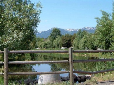 Common Area Mountain Views & Pond