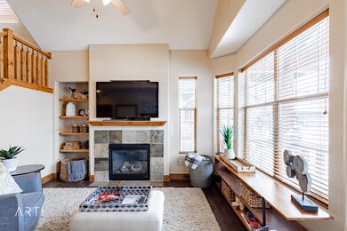 6195 N Fox Pointe Circle - JVest-2b