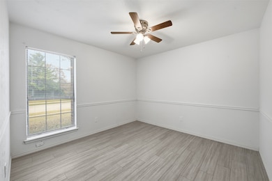 1746 Glencairn Ln, Lewisville, TX 75067 - photo 5