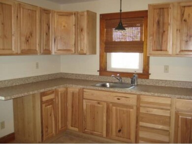 872 Howe St unit 2, Manchester, NH 03103 - photo 3