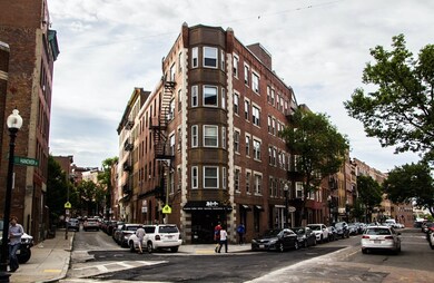 56 N Margin St unit 4, Boston, MA 02113 - photo 4