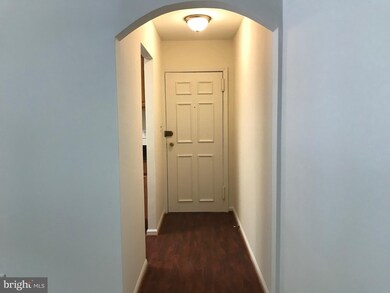 3901 Lyndhurst Dr unit 204, Fairfax, VA 22031 - photo 3