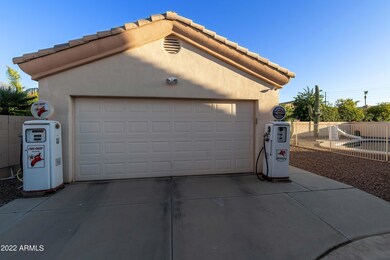 2.5 Car Garage