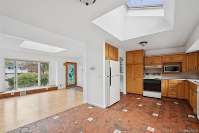 11 Montrose Dr, ComMacK, NY 11725 - photo 7