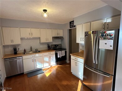 25331 Tyndall Falls Dr, Olmsted Falls, OH 44138 - photo 4