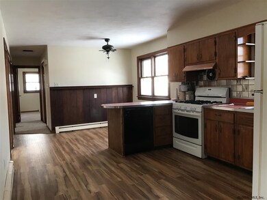 25 Clinton St, Rensselaer, NY 12144 - photo 3