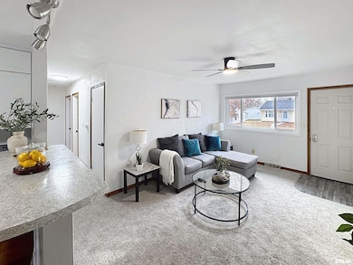 1336 W 38th Place, Davenport, IA 52806 - photo 5