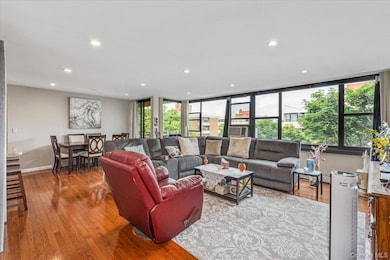 LeHavre on the Water unit 9A, Whitestone, NY 11357 - photo 2