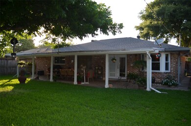 9758 Southport Dr, Houston, TX 77089 - photo 3