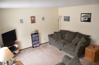 201 Hilltop Cir, Brooklyn, WI 53521 - photo 4