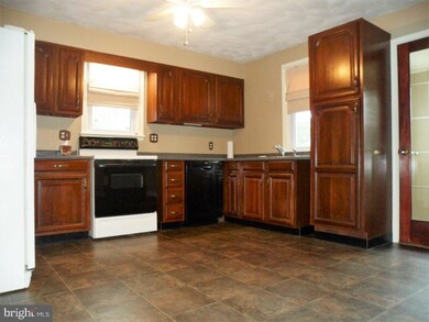 418 N Hanover St, Hershey, PA 17033 - photo 4