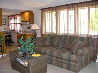 2811 E Osborn 008