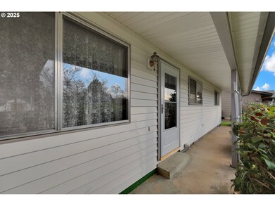 1113 Candlelight Dr, Eugene, OR 97402 - photo 5