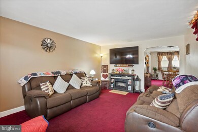 1050 Cedarwood Rd, Glenolden, PA 19036 - photo 4