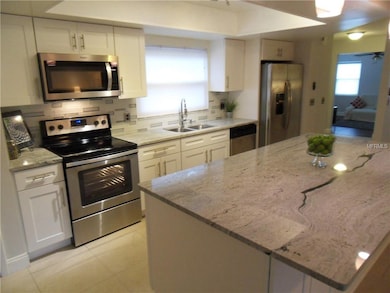 Kitchen with XL-Exotic Granite Island