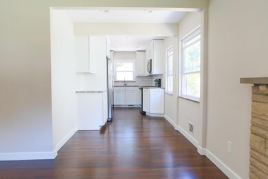 Weisheimer din room