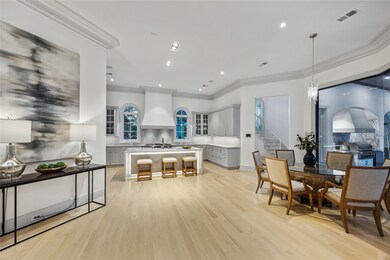 Fully updated in 2023, the island kitchen is compl