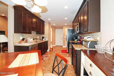 102 Schroer Dr - Kitchen 4
