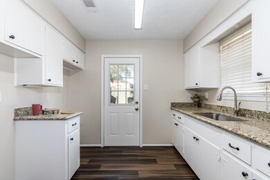 206 S Magnolia St, Tomball, TX 77375 - photo 4