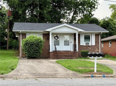 712 Snead St unit A & B, Reidsville, NC 27320 - photo 4