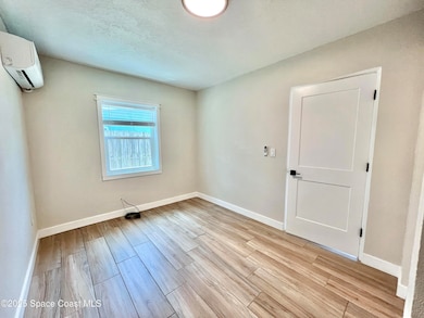 Bedroom w/ Closet