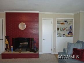 Spacious w/ FP, built-ins