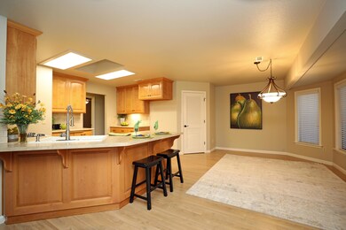 Kitchen/Dining Area