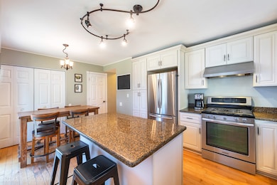 2390 Wexford Ln, Lake In the Hills, IL 60156 - photo 4