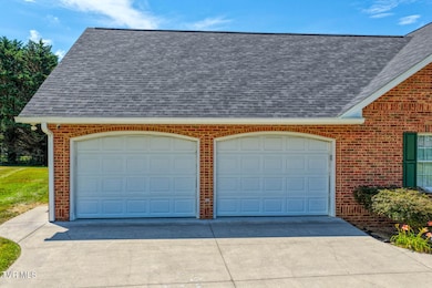 227 Brooks L. Cir. Rog MLSa (5 of 31)