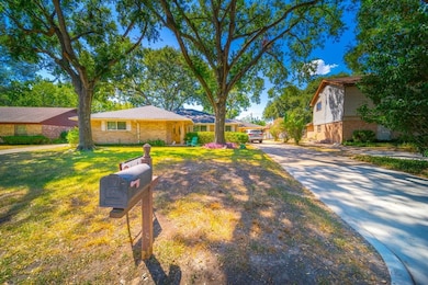 7235 Ridge Oak Dr, Houston, TX 77088 - photo 2