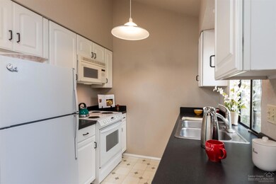 17718 Warbler Ln E, Sunriver, OR 97707 - photo 7