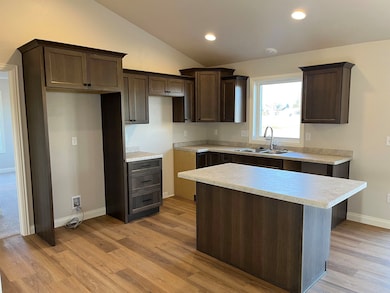 1515 Caroline Dr, New London, WI 54961 - photo 4