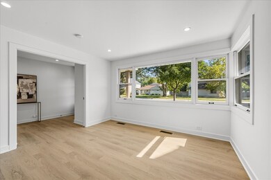 834 Meadowlark Ln, Glenview, IL 60025 - photo 4